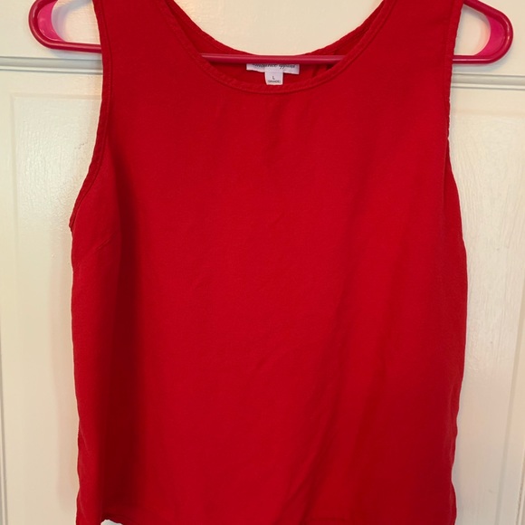 💘 Sleeveless Red Top With Back Slit - Picture 2 of 4